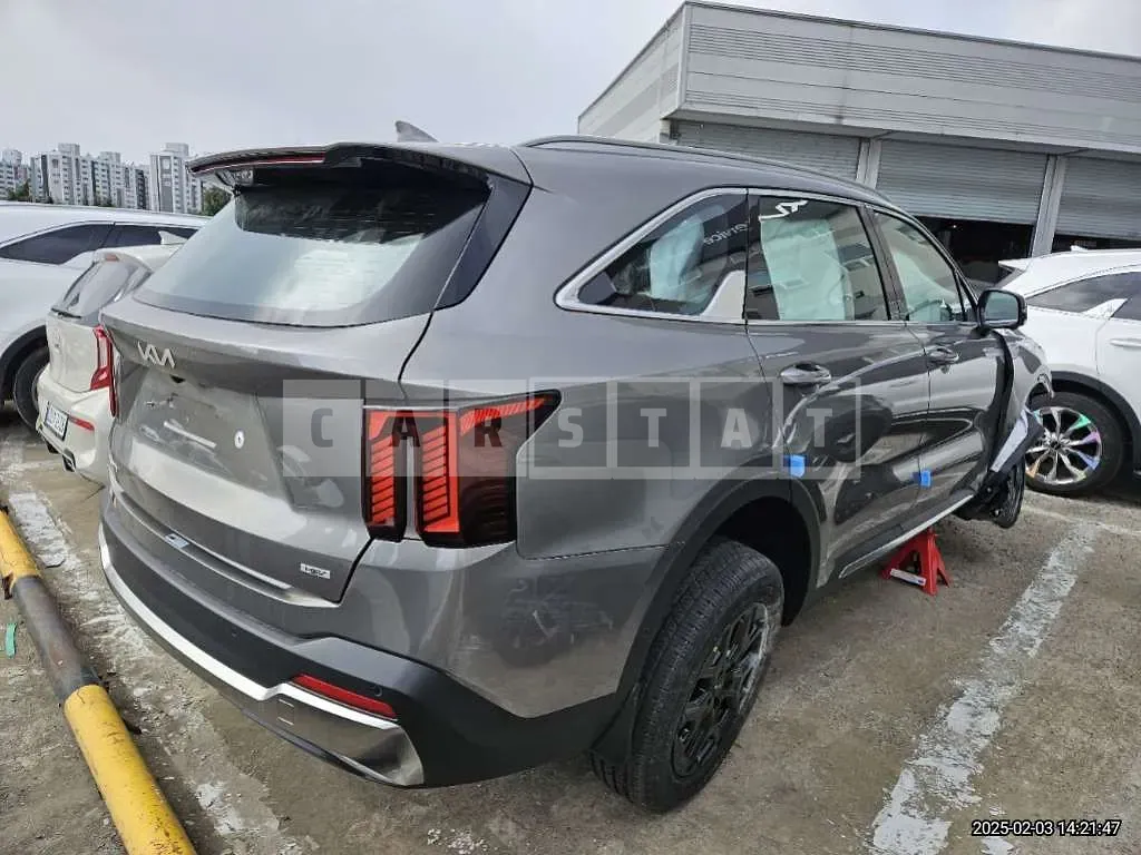 Photo 2 of 22: 2025 Kia Sorento — Korean insurance auction