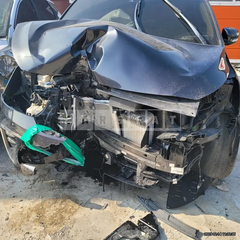 Photo 2 of 18: 2018 Kia Carnivals, VIN KNAME81ABKS450403 — Korean insurance auction