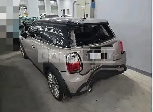 Photo 2 of 6: 2022 MINI Cooper — Korean insurance auction
