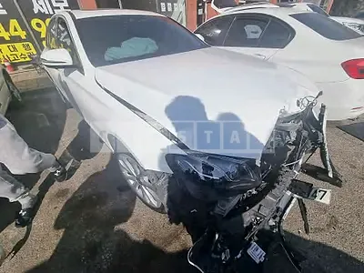 Photo 1 of 17: 2019 Mercedes-Benz E300, VIN WDDZF4JB4KA498073 — Korean insurance auction