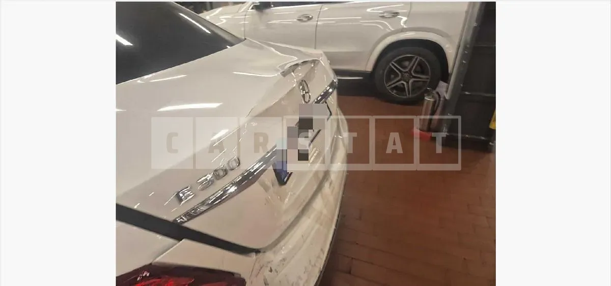Photo 2 of 36: 2017 Mercedes-Benz E300 4Matic — Korean insurance auction