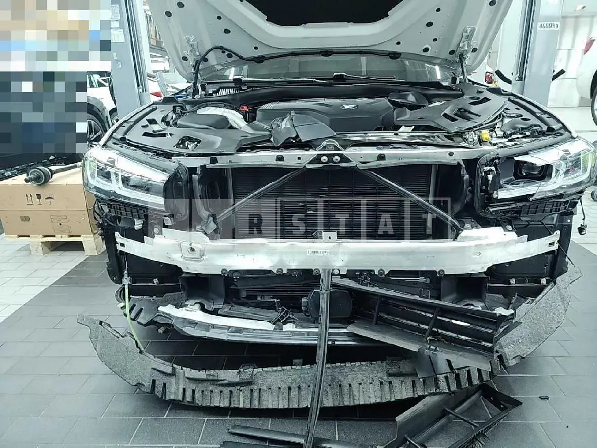 Photo 2 of 13: 2023 BMW 520i — Korean insurance auction