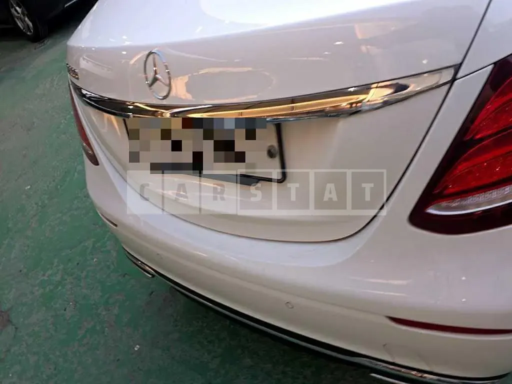 Photo 2 of 12: 2018 Mercedes-Benz E 300 — Korean insurance auction
