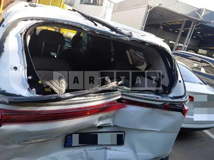 Photo 2 of 17: 2024 Kia Carnival Hybrid — Korean insurance auction