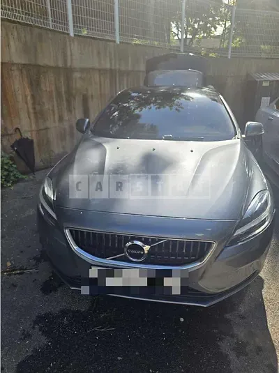 Photo 1 of 11: 2018 Volvo V40D3 — Korean insurance auction