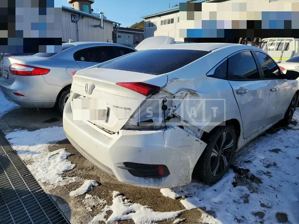 Photo 2 of 15: 2018 Honda Civic 4d, VIN 19XFC2670JE300186 — Korean insurance auction