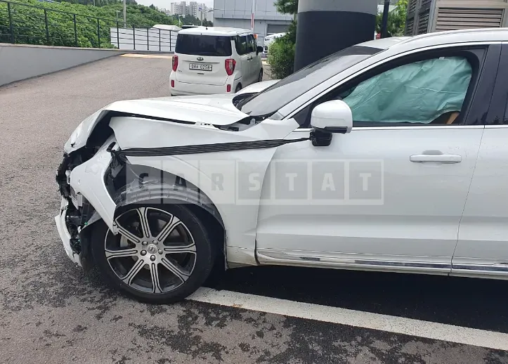 Photo 2 of 17: 2020 Volvo XC60 D5 AWD, VIN YV1UZ68TCL1518070 — Korean insurance auction
