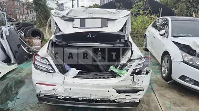 Photo 1 of 24: 2019 Mercedes-Benz E300, VIN WDDZF4JB5KA652905 — Korean insurance auction