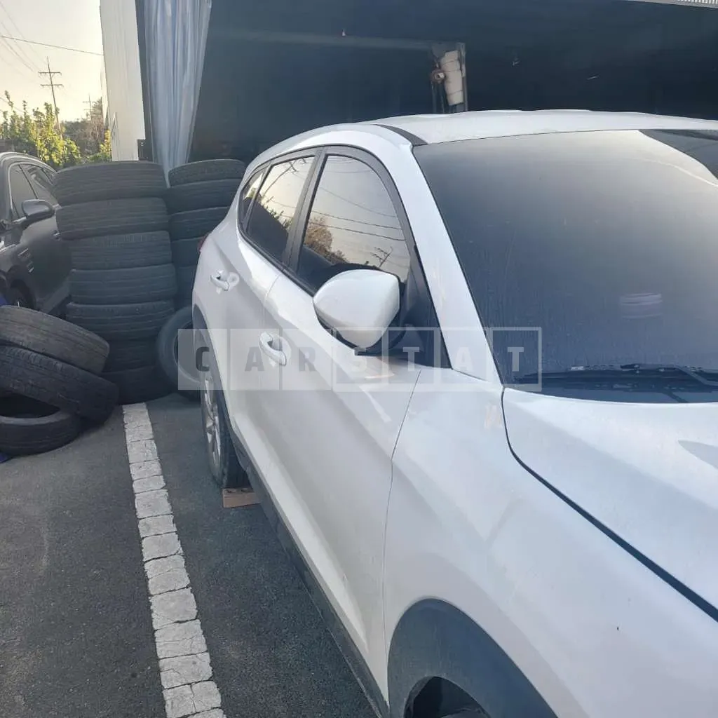 Photo 2 of 18: 2016 Hyundai Tucson, VIN KMHJ2815GGU018172 — Korean insurance auction