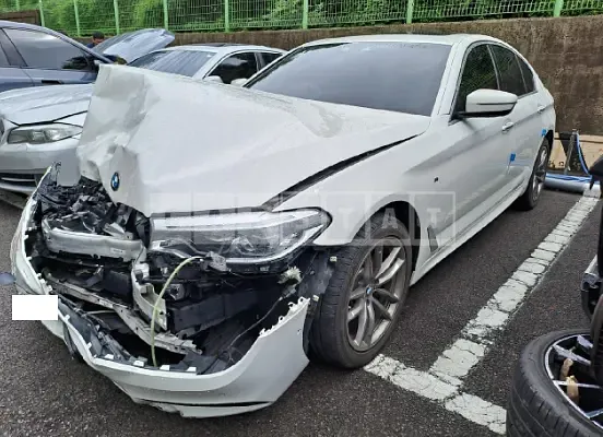 Photo 2 of 12: 2018 BMW 520d xDrive — Korean insurance auction