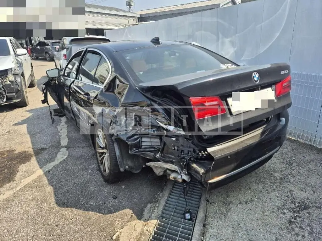 Photo 2 of 8: 2019 BMW 520i Luxury — Korean insurance auction