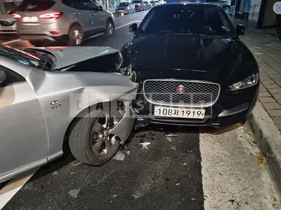 Photo 1 of 10: 2016 Jaguar XE 2.0d, VIN SAJAB4BNXGA924904 — Korean insurance auction