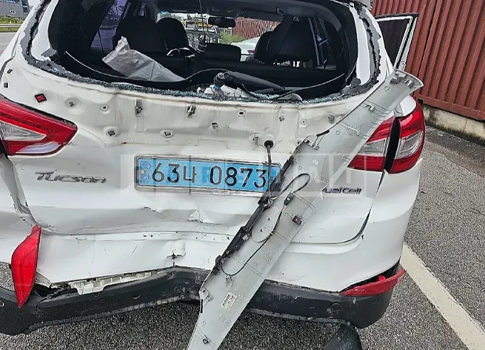 Photo 2 of 5: 2016 Hyundai Tucson, VIN KMHJU816FGU000403 — Korean insurance auction