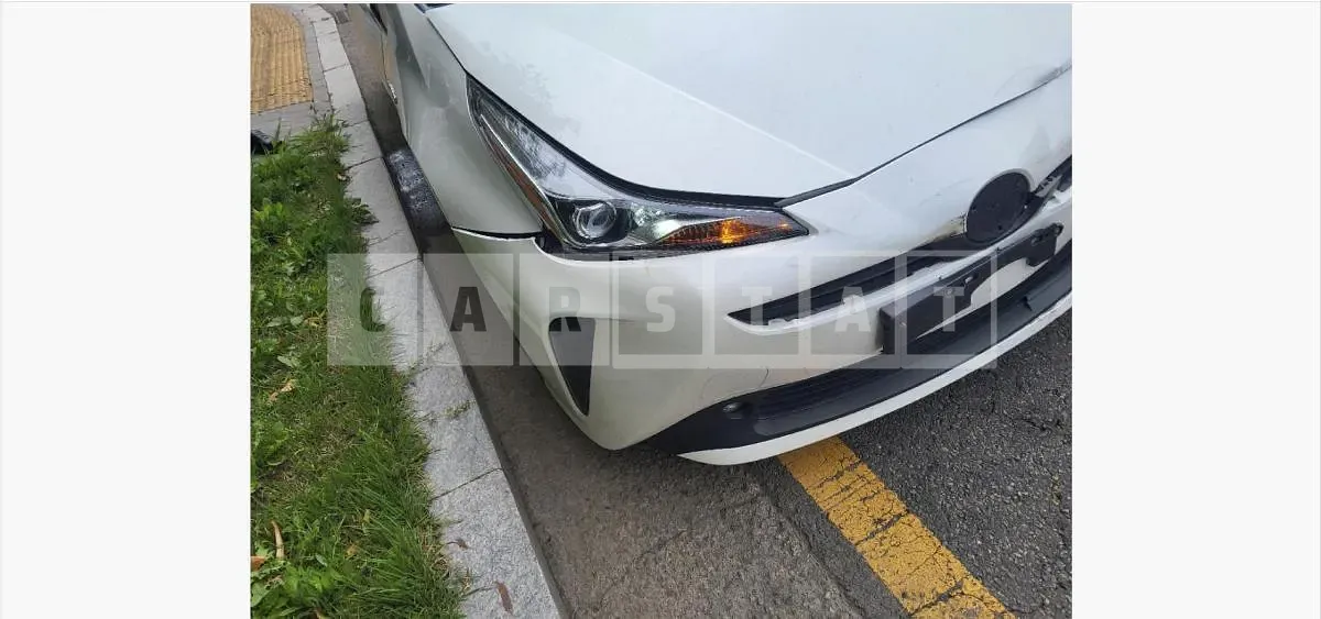 Photo 2 of 7: 2019 Toyota Prius 2WD — Korean insurance auction