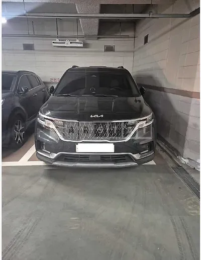 Photo 1 of 17: 2021 Kia Carnival — Korean insurance auction