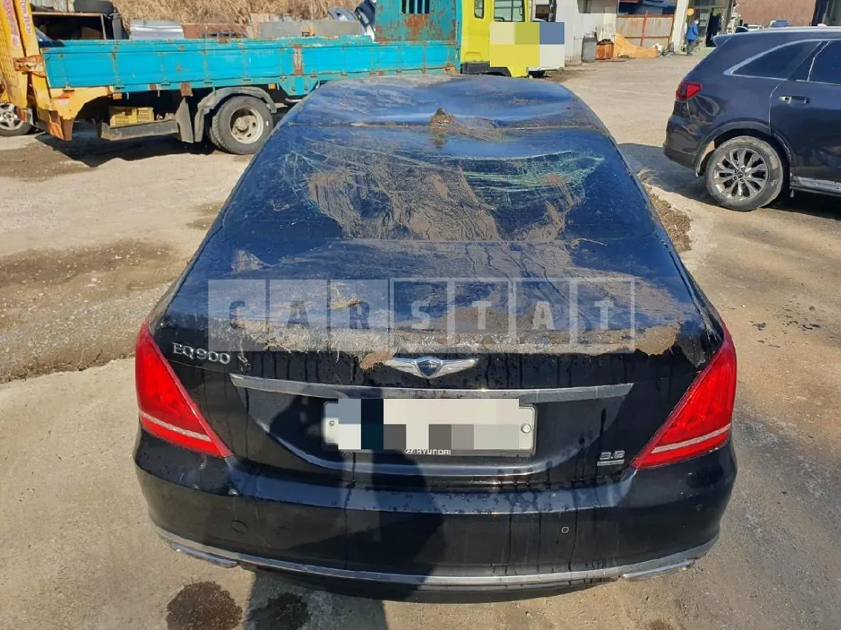 Photo 2 of 33: 2016 Genesis EQ900, VIN KMHG241DDGU007662 — Korean insurance auction
