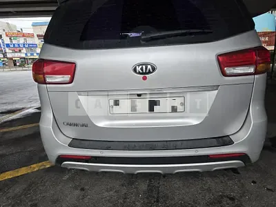 Photo 1 of 9: 2016 Kia Carnivals — Korean insurance auction