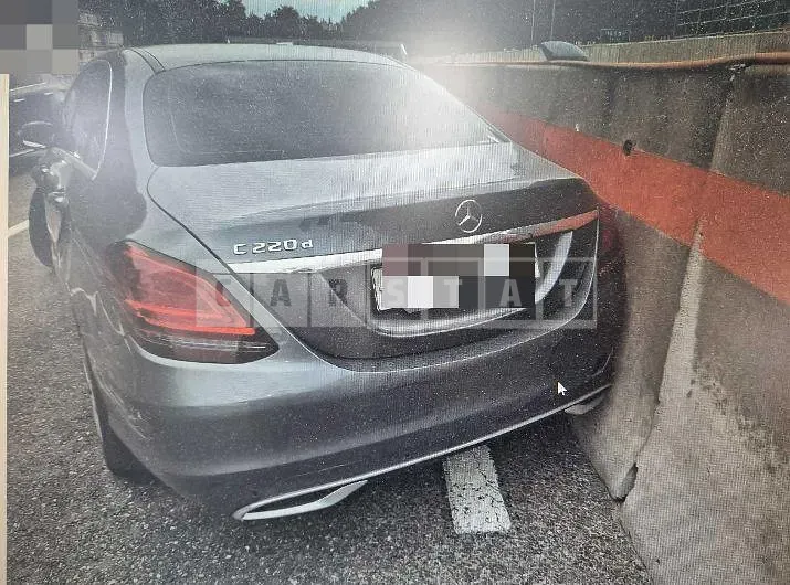 Photo 2 of 11: 2019 Mercedes-Benz C220 d, VIN WDDWF1EB7KR503425 — Korean insurance auction