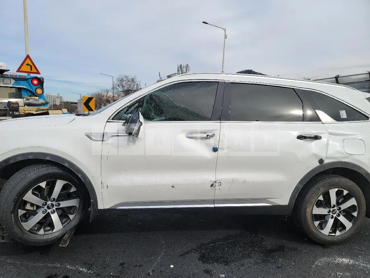Photo 2 of 9: 2020 Kia Sorento 2.2, VIN KNARL81BGMA035394 — Korean insurance auction