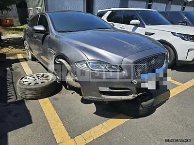Photo 1 of 47: 2018 Jaguar XJ 3.0d — Korean insurance auction