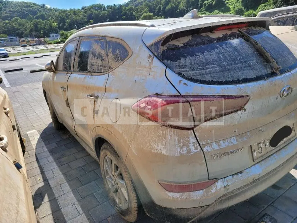 Photo 2 of 4: 2016 Hyundai Tucson, VIN KMHJ3815GGU110138 — Korean insurance auction
