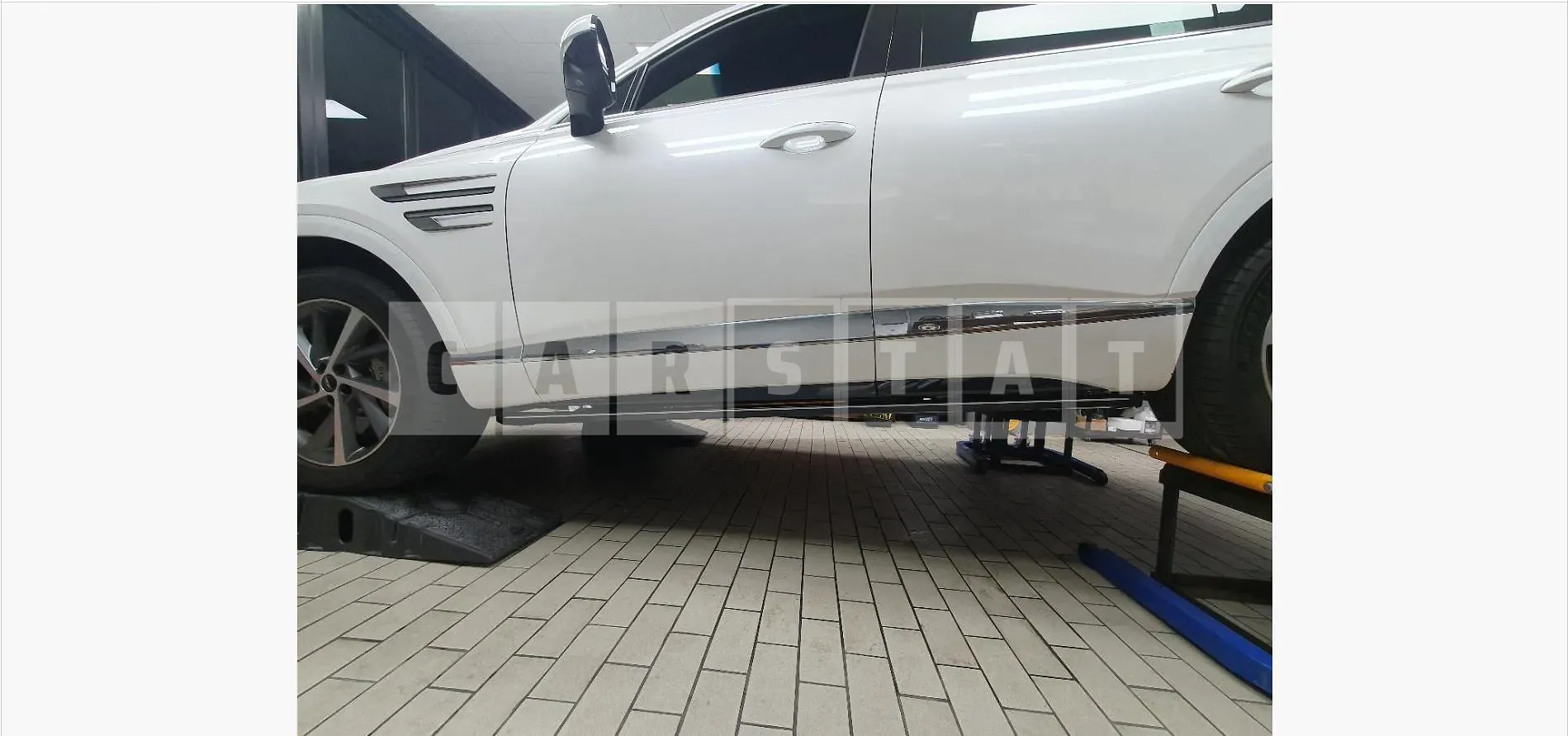 Photo 2 of 4: 2025 Genesis (parts) GV80 Side Step — Korean insurance auction
