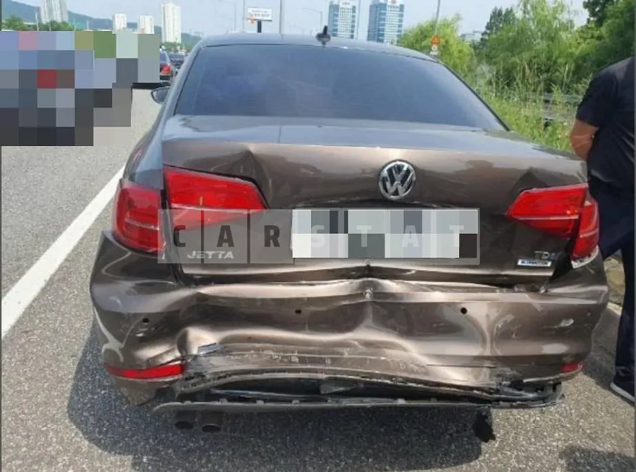 Photo 2 of 3: 2015 Volkswagen Jetta 2.0 TDI BMT Premium, VIN WVWZZZ16ZFM031027 — Korean insurance auction