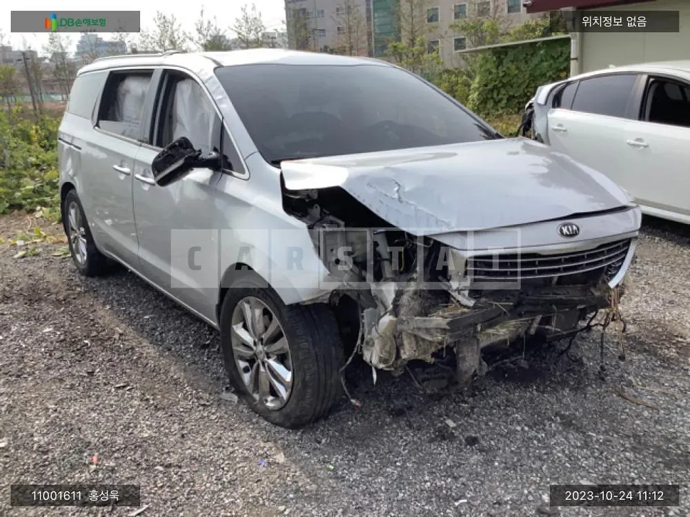 Photo 2 of 11: 2017 Kia Carnival, VIN KNAMC81ABHS340391 — Korean insurance auction
