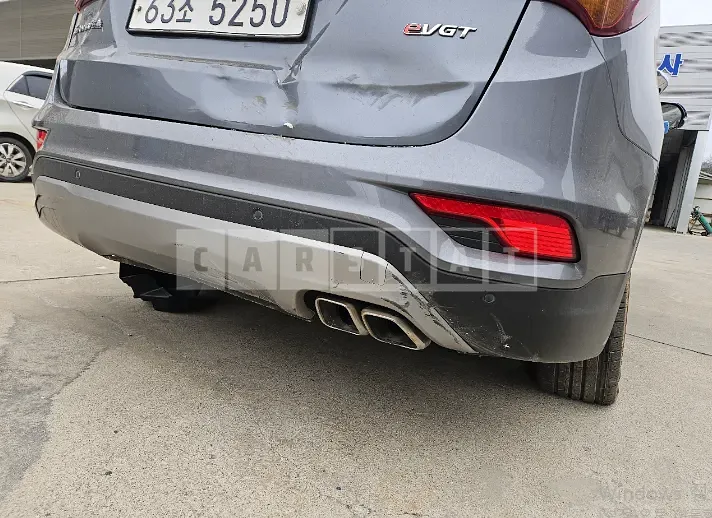 Photo 2 of 26: 2017 Hyundai Santa Fe, VIN KMHSW81UBHU769914 — Korean insurance auction