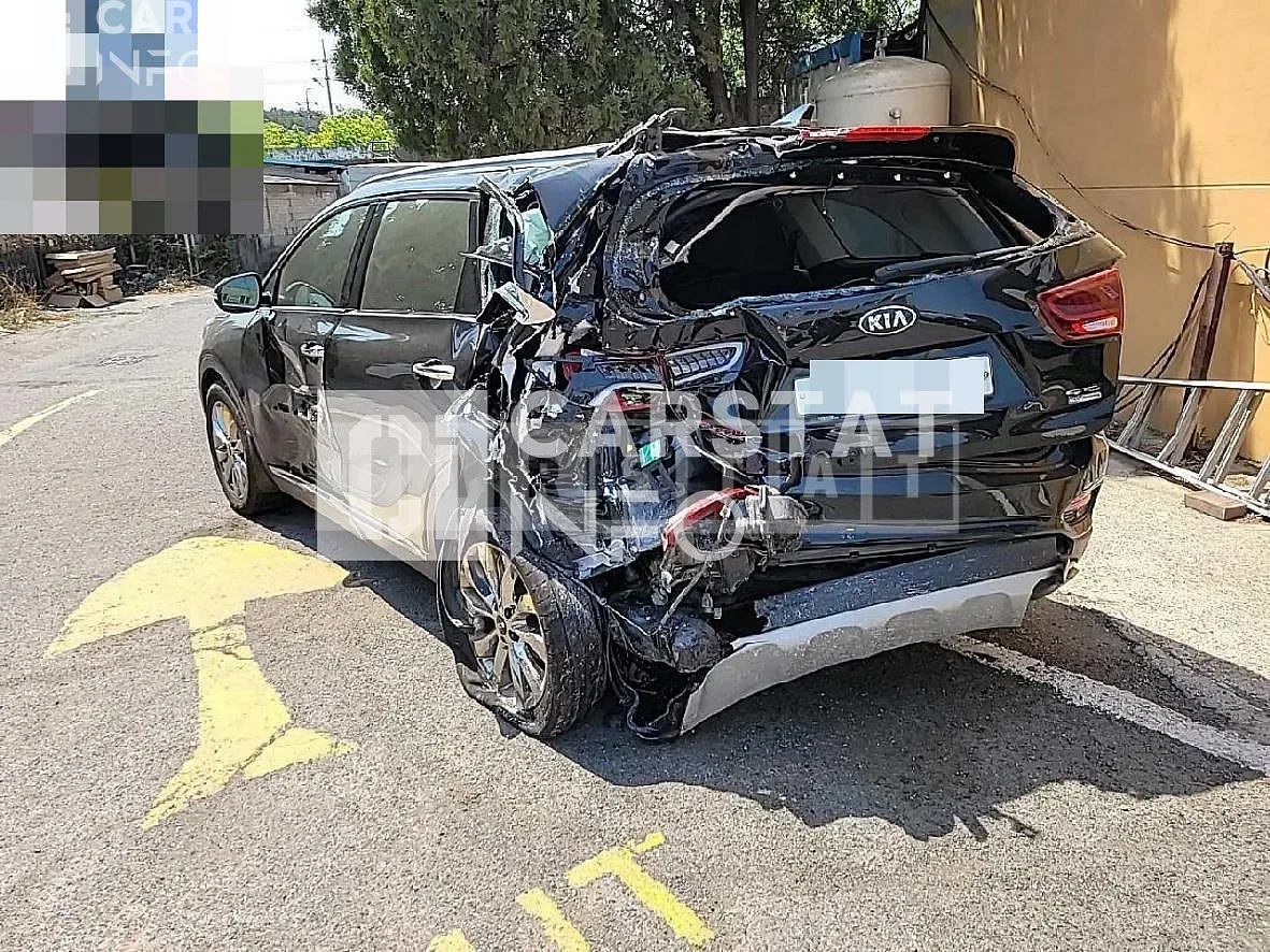 Photo 2 of 12: 2018 Kia Sorento, VIN KNAPK81BBKA537320 — Korean insurance auction