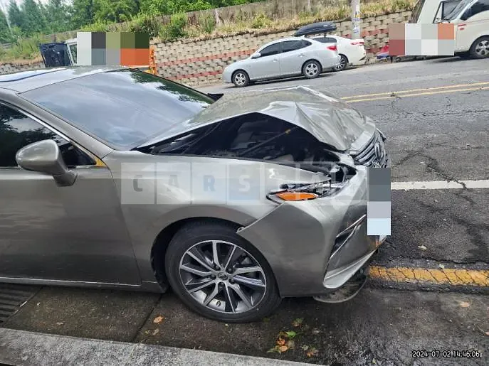 Photo 2 of 15: 2016 Lexus ES300h — Korean insurance auction