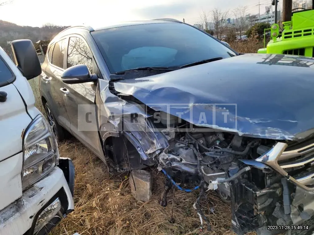 Photo 2 of 12: 2017 Hyundai Tucson, VIN KMHJ581ADHU213610 — Korean insurance auction