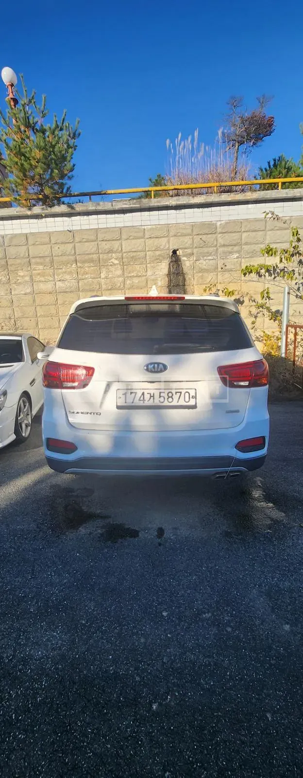 Photo 2 of 6: 2018 Kia Sorento 2.0, VIN KNAPG81ABKA501232 — Korean insurance auction