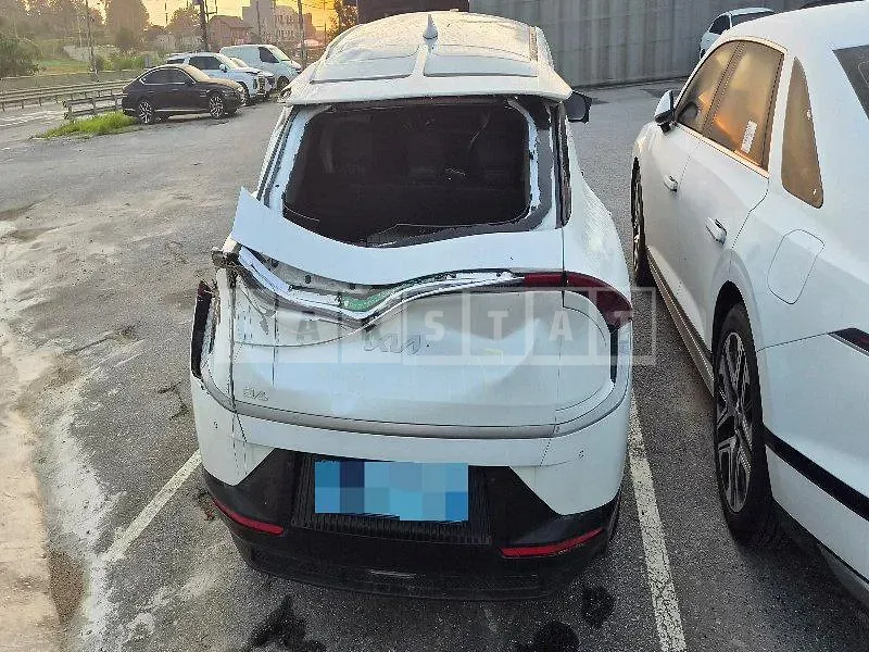 Photo 2 of 31: 2024 Kia EV6 — Korean insurance auction