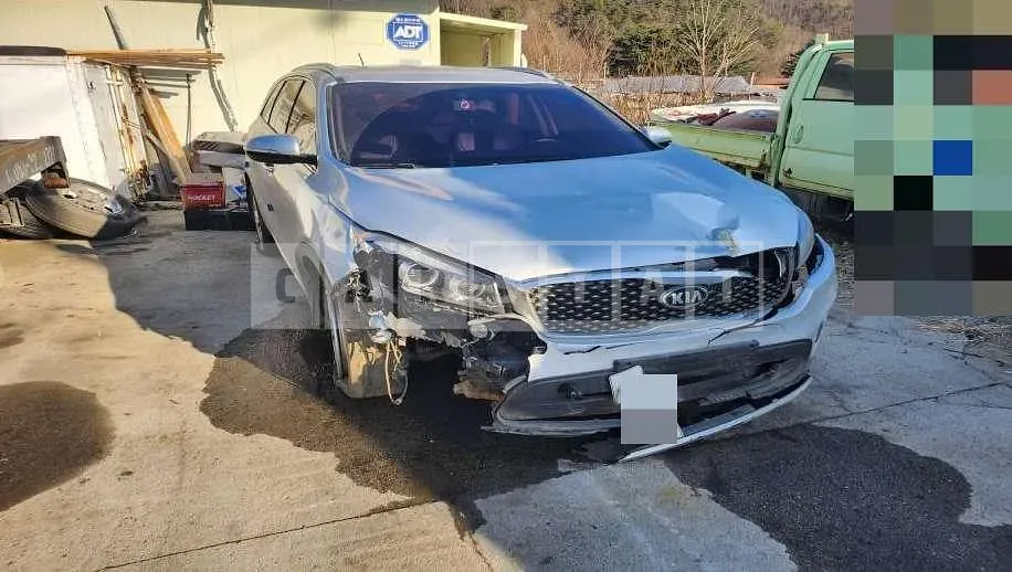 Photo 2 of 17: 2015 Kia Sorento 2.2 (4WD) — Korean insurance auction