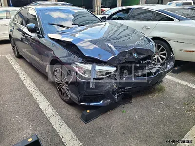 Photo 1 of 32: 2020 BMW 530i xDrive M Sport Package, VIN WBAJR9101LCE38638 — Korean insurance auction