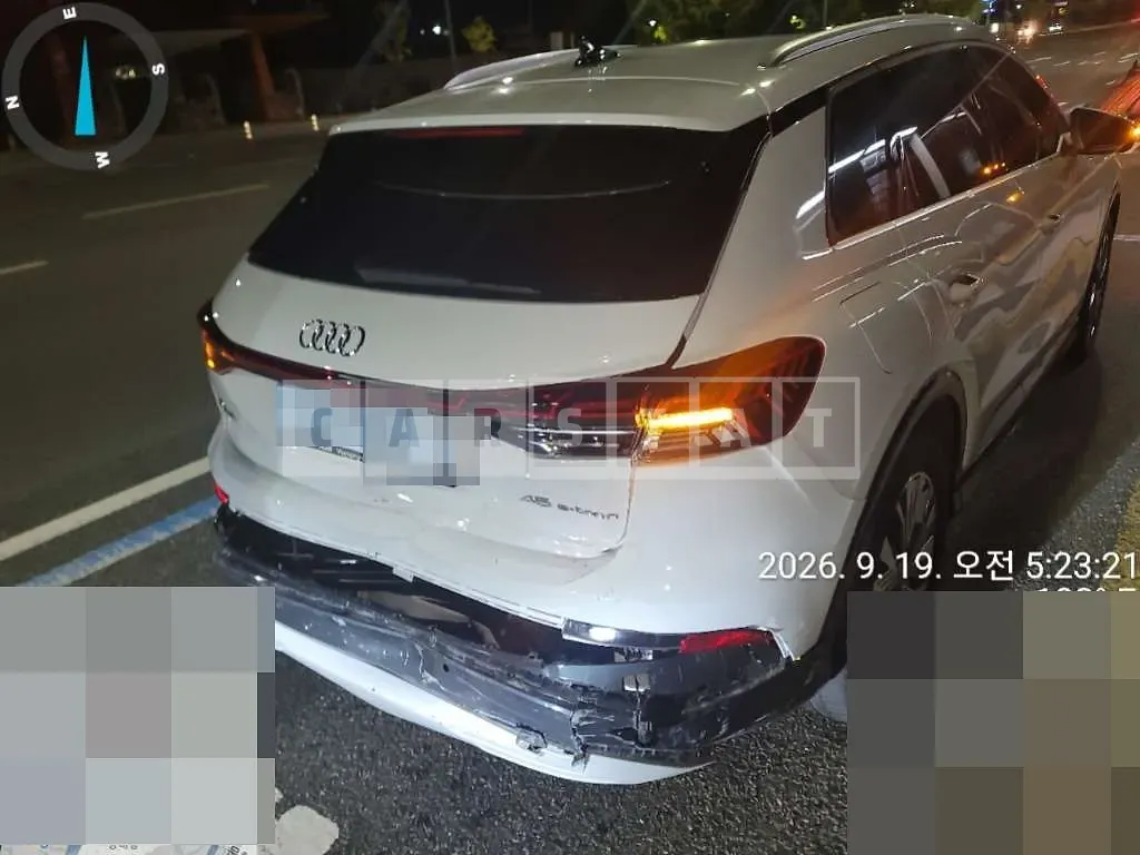 Photo 2 of 6: 2026 Audi Q4 45 e-tron — Korean insurance auction