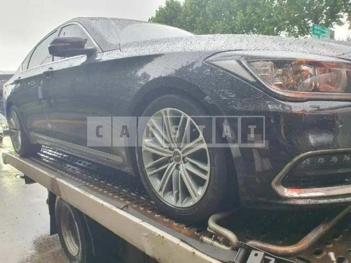 Photo 2 of 33: 2019 Genesis G80, VIN KMHGL41DDKU309518 — Korean insurance auction