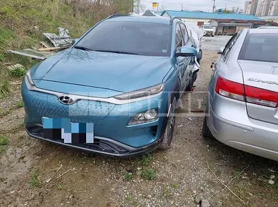 Photo 1 of 16: 2018 Hyundai Kona Electric, VIN KMHK281GFKU010192 — Korean insurance auction