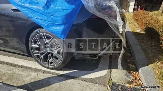 Photo 2 of 37: 2024 BMW 530e — Korean insurance auction