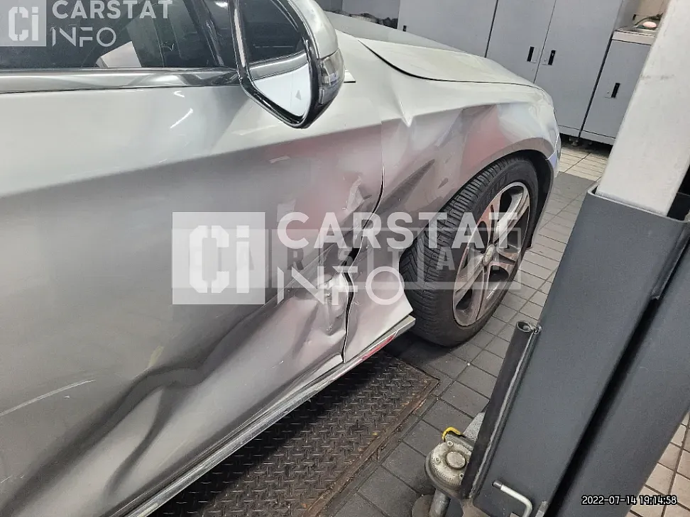Photo 2 of 23: 2016 Mercedes-Benz E300 — Korean insurance auction