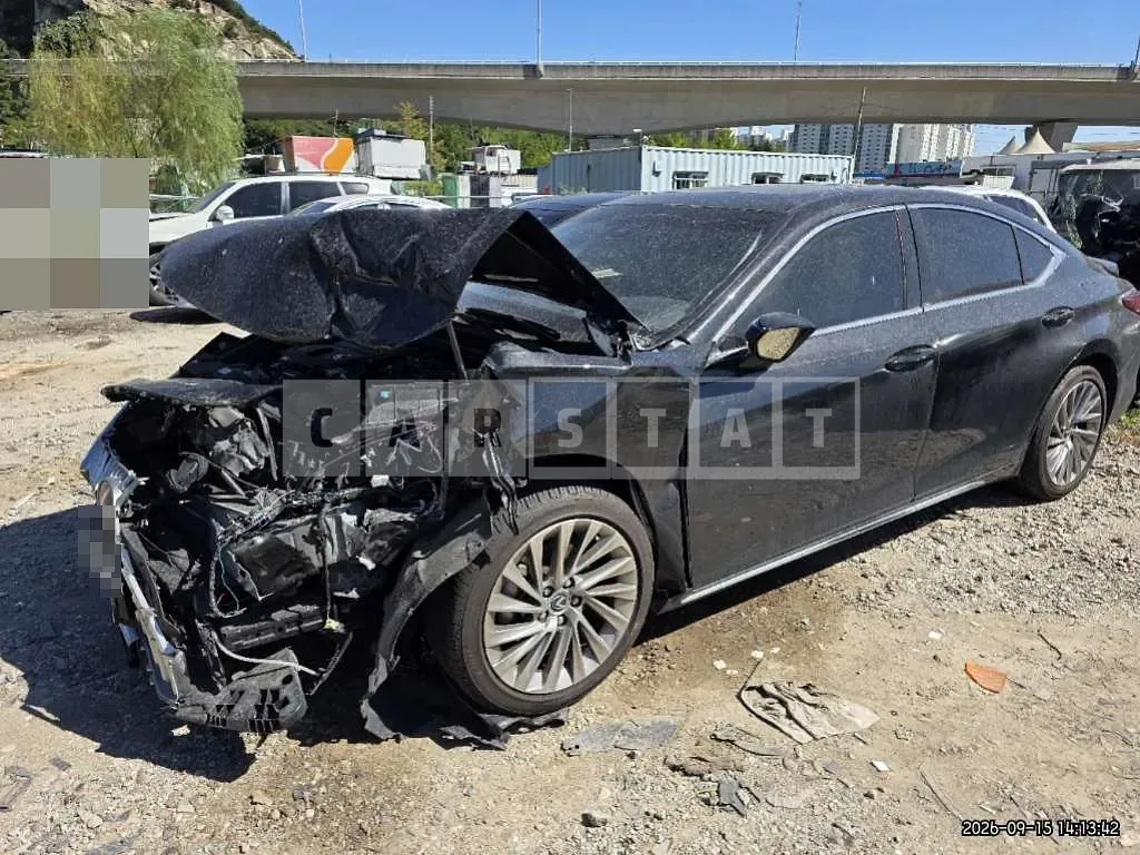 Photo 2 of 11: 2025 Lexus ES300h — Korean insurance auction
