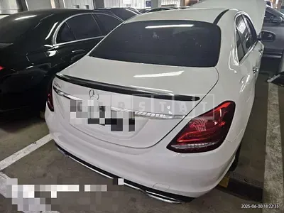 Photo 1 of 32: 2018 Mercedes-Benz C220 d — Korean insurance auction