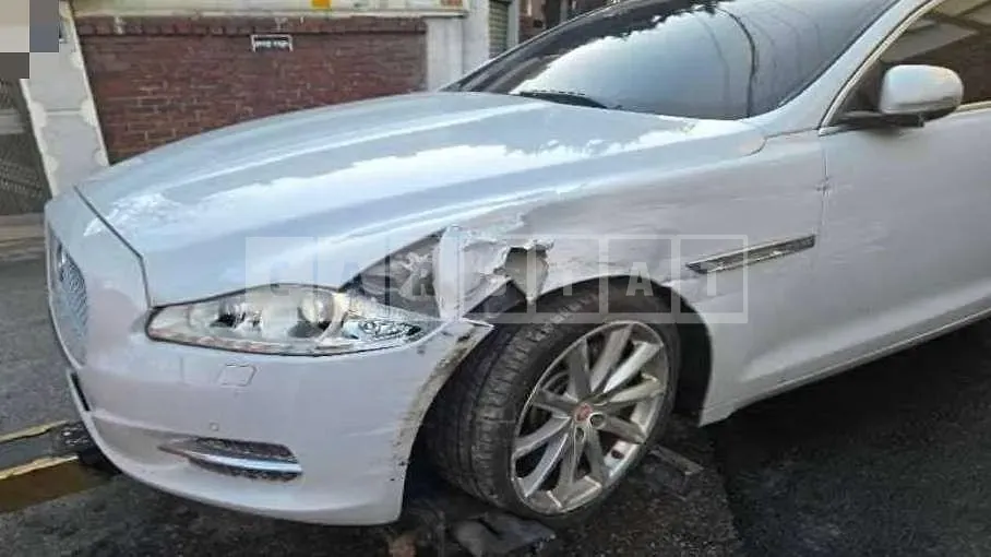 Photo 2 of 7: 2015 Jaguar XJ 3.0d — Korean insurance auction