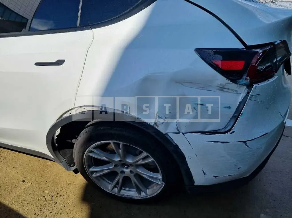 Photo 2 of 37: 2021 Tesla Model Y Long Range, VIN 5YJYGDEE0MF171901 — Korean insurance auction