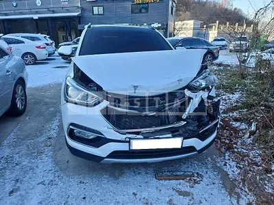 Photo 1 of 8: 2015 Hyundai Santa Fe, VIN KMHSW81UDGU581663 — Korean insurance auction