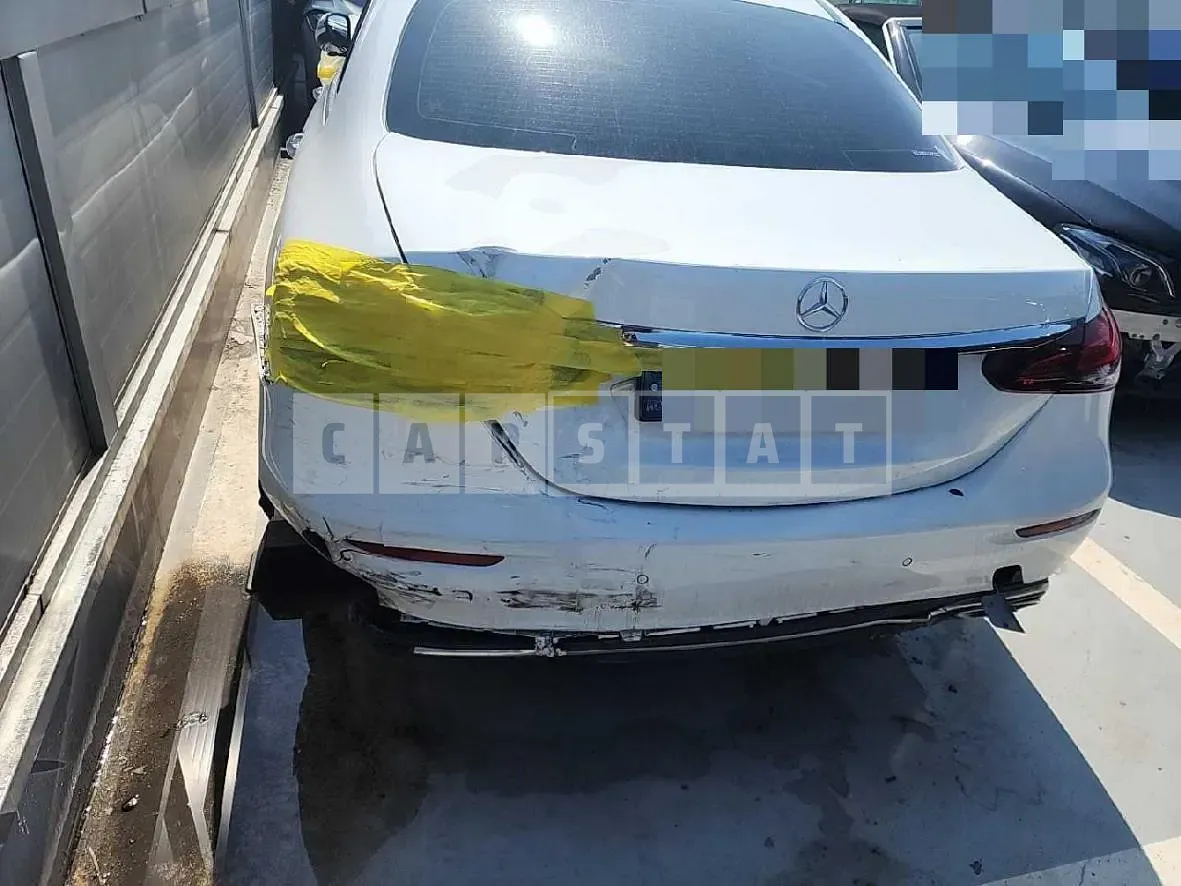 Photo 2 of 9: 2021 Mercedes-Benz E250, VIN W1KZF4FB6MA935325 — Korean insurance auction