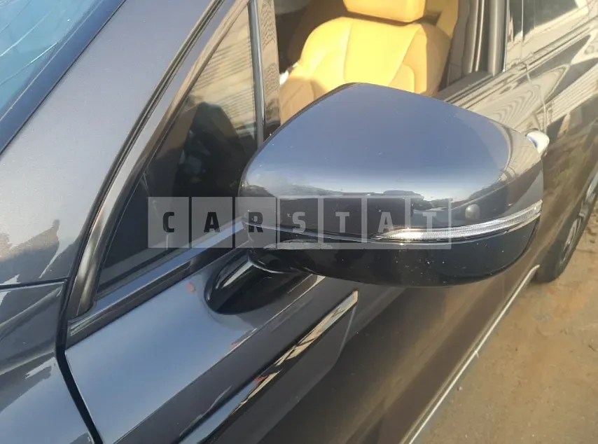 Photo 2 of 13: 2023 Kia Sorento, VIN KNARL81GBPA208641 — Korean insurance auction