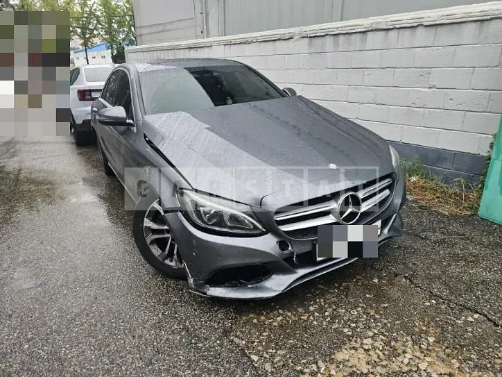 Photo 2 of 18: 2017 Mercedes-Benz C220 d — Korean insurance auction