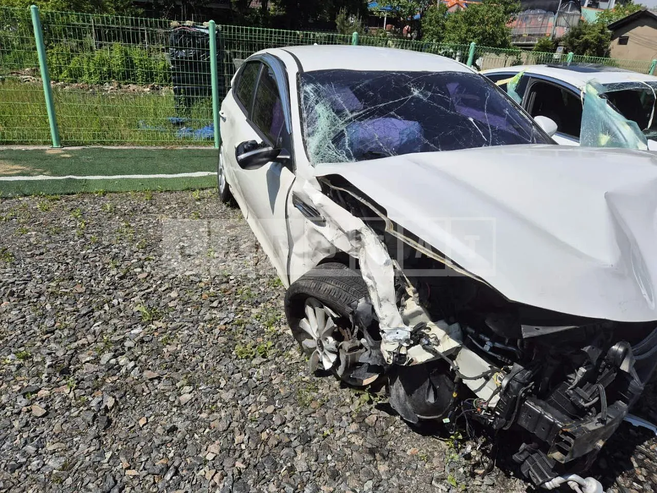 Photo 2 of 10: 2016 Kia K5, VIN KNAGX411BGA093166 — Korean insurance auction